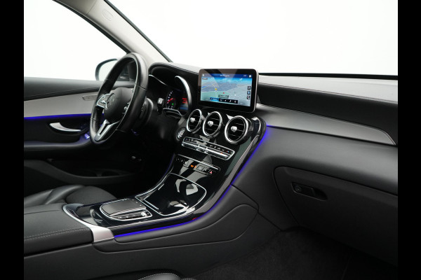 Mercedes-Benz GLC 300e 4MATIC Premium Plug In Hybrid 320pk Dealer O.H. PHEV | Trekhaak Af Fabriek | Panodak | Camera | Lederen Sportstoelen Verwarmd | Sfeerverlichting | Apple Carplay | Sidesteps | Navigatie | DAB |