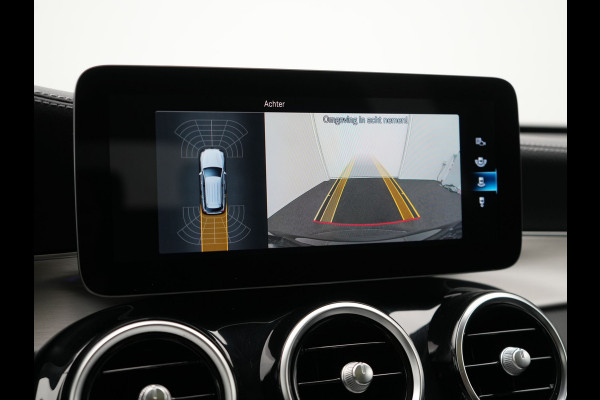 Mercedes-Benz GLC 300e 4MATIC Premium Plug In Hybrid 320pk Dealer O.H. PHEV | Trekhaak Af Fabriek | Panodak | Camera | Lederen Sportstoelen Verwarmd | Sfeerverlichting | Apple Carplay | Sidesteps | Navigatie | DAB |