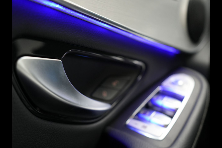 Mercedes-Benz GLC 300e 4MATIC Premium Plug In Hybrid 320pk Dealer O.H. PHEV | Trekhaak Af Fabriek | Panodak | Camera | Lederen Sportstoelen Verwarmd | Sfeerverlichting | Apple Carplay | Sidesteps | Navigatie | DAB |