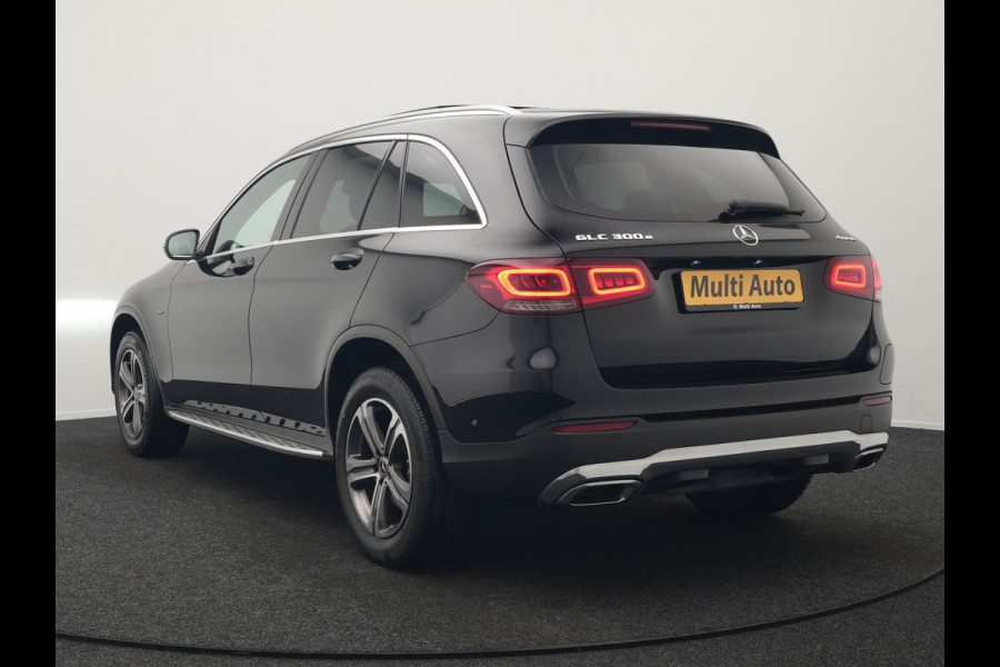 Mercedes-Benz GLC 300e 4MATIC Premium Plug In Hybrid 320pk Dealer O.H. PHEV | Trekhaak Af Fabriek | Panodak | Camera | Lederen Sportstoelen Verwarmd | Sfeerverlichting | Apple Carplay | Sidesteps | Navigatie | DAB |