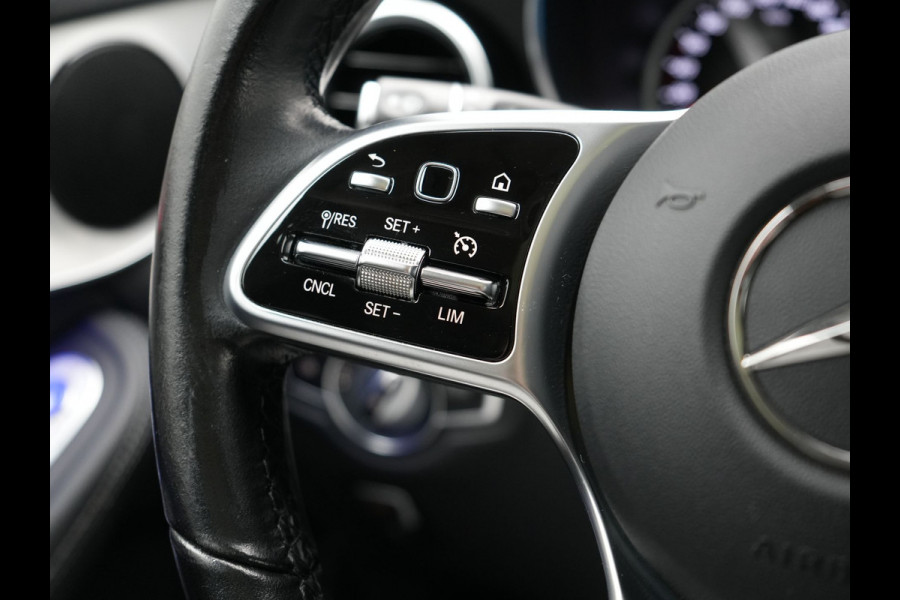 Mercedes-Benz GLC 300e 4MATIC Premium Plug In Hybrid 320pk Dealer O.H. PHEV | Trekhaak Af Fabriek | Panodak | Camera | Lederen Sportstoelen Verwarmd | Sfeerverlichting | Apple Carplay | Sidesteps | Navigatie | DAB |