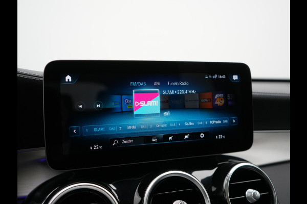 Mercedes-Benz GLC 300e 4MATIC Premium Plug In Hybrid 320pk Dealer O.H. PHEV | Trekhaak Af Fabriek | Panodak | Camera | Lederen Sportstoelen Verwarmd | Sfeerverlichting | Apple Carplay | Sidesteps | Navigatie | DAB |
