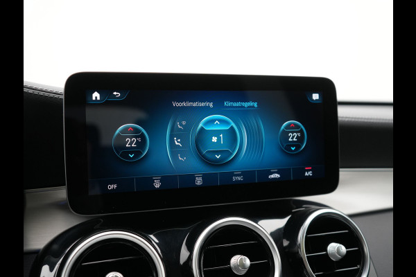 Mercedes-Benz GLC 300e 4MATIC Premium Plug In Hybrid 320pk Dealer O.H. PHEV | Trekhaak Af Fabriek | Panodak | Camera | Lederen Sportstoelen Verwarmd | Sfeerverlichting | Apple Carplay | Sidesteps | Navigatie | DAB |