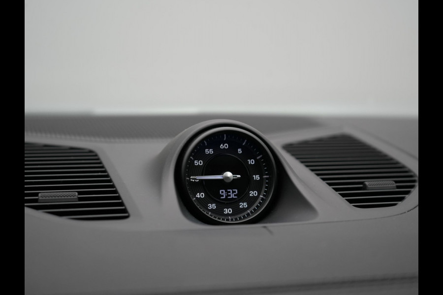 Porsche Cayenne Coupé 3.0 E-Hybrid PHEV | MY 2024 Facelift | | Trekhaak Af Fabriek | Panodak | Luchtvering | Sportuitlaat | PDLS+ | Sport Chrono | InnoDrive Adaptive Cruise | SportDesign | Head up | Soft Close | 22"L.M | 360 Camera | Plug In Hybrid