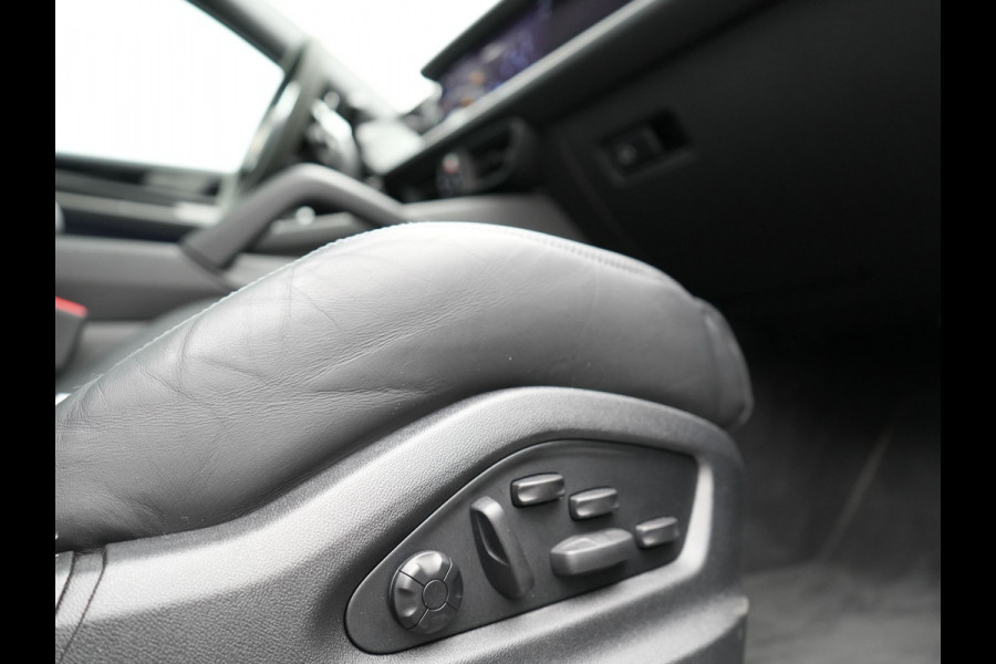 Porsche Cayenne Coupé 3.0 E-Hybrid PHEV | MY 2024 Facelift | | Trekhaak Af Fabriek | Panodak | Luchtvering | Sportuitlaat | PDLS+ | Sport Chrono | InnoDrive Adaptive Cruise | SportDesign | Head up | Soft Close | 22"L.M | 360 Camera | Plug In Hybrid