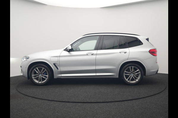 BMW X3 xDrive30e M Sport PHEV 293pk Dealer O.H. | Trekhaak Af Fabriek | Head Up | Camera | Sportstoelen Verwarmd | Apple Carplay | Keyless | Blis | Sfeerverlichting | Virtual | Navigatie | DAB | Plug In Hybrid
