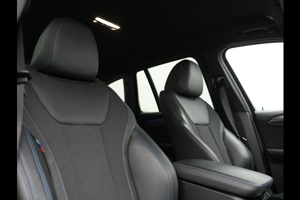 BMW X3 xDrive30e M Sport PHEV 293pk Dealer O.H. | Trekhaak Af Fabriek | Head Up | Camera | Sportstoelen Verwarmd | Apple Carplay | Keyless | Blis | Sfeerverlichting | Virtual | Navigatie | DAB | Plug In Hybrid