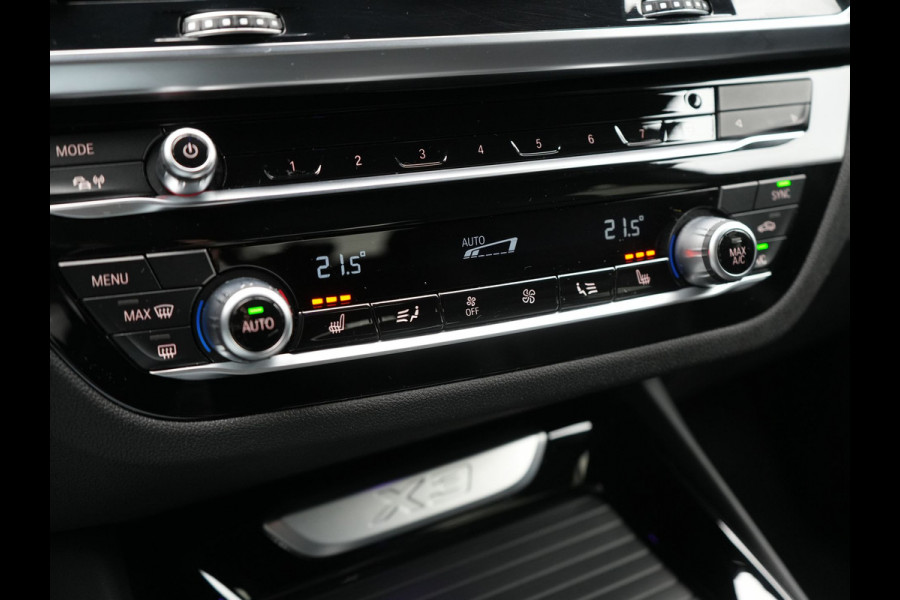 BMW X3 xDrive30e M Sport PHEV 293pk Dealer O.H. | Trekhaak Af Fabriek | Head Up | Camera | Sportstoelen Verwarmd | Apple Carplay | Keyless | Blis | Sfeerverlichting | Virtual | Navigatie | DAB | Plug In Hybrid