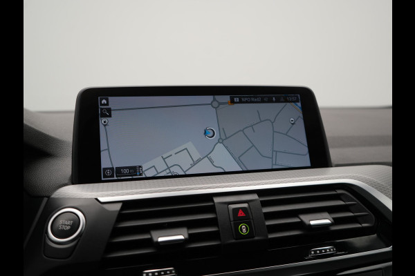 BMW X3 xDrive30e M Sport PHEV 293pk Dealer O.H. | Trekhaak Af Fabriek | Head Up | Camera | Sportstoelen Verwarmd | Apple Carplay | Keyless | Blis | Sfeerverlichting | Virtual | Navigatie | DAB | Plug In Hybrid