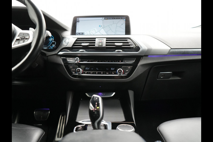 BMW X3 xDrive30e M Sport PHEV 293pk Dealer O.H. | Trekhaak Af Fabriek | Head Up | Camera | Sportstoelen Verwarmd | Apple Carplay | Keyless | Blis | Sfeerverlichting | Virtual | Navigatie | DAB | Plug In Hybrid