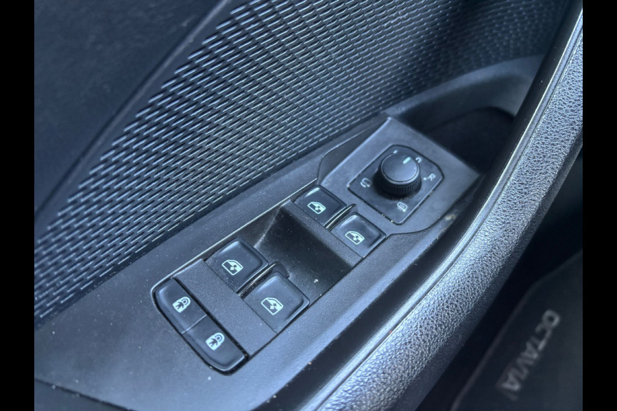 Škoda Octavia Combi 1.0 TSI Business Edition Plus | Memory Stoelen | Stuur Verwarming | Parkeer Sensoren