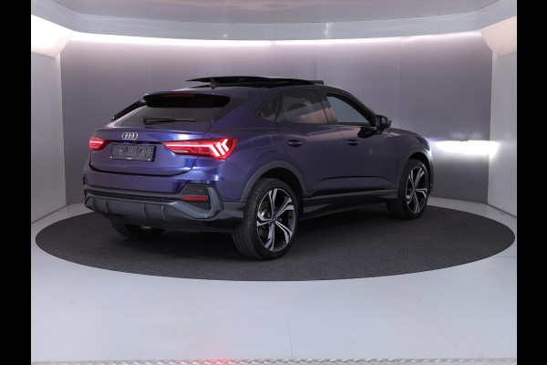 Audi Q3 Sportback 45 TFSI e S Edition 245 pk S-tronic | Navigatie | Panoramadak | Parkeersensoren | Achteruitrijcamera | Adaptieve cruise control | Lichtmetalen velgen 20" |