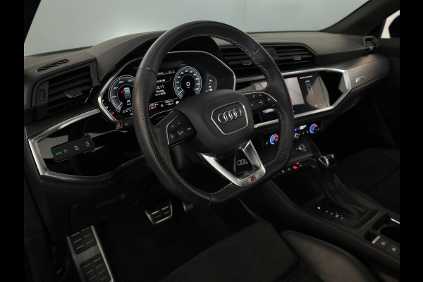 Audi Q3 Sportback 45 TFSI e S Edition 245 pk S-tronic | Navigatie | Panoramadak | Parkeersensoren | Achteruitrijcamera | Adaptieve cruise control | Lichtmetalen velgen 20" |