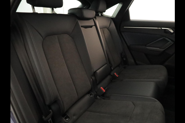Audi Q3 Sportback 45 TFSI e S Edition 245 pk S-tronic | Navigatie | Panoramadak | Parkeersensoren | Achteruitrijcamera | Adaptieve cruise control | Lichtmetalen velgen 20" |