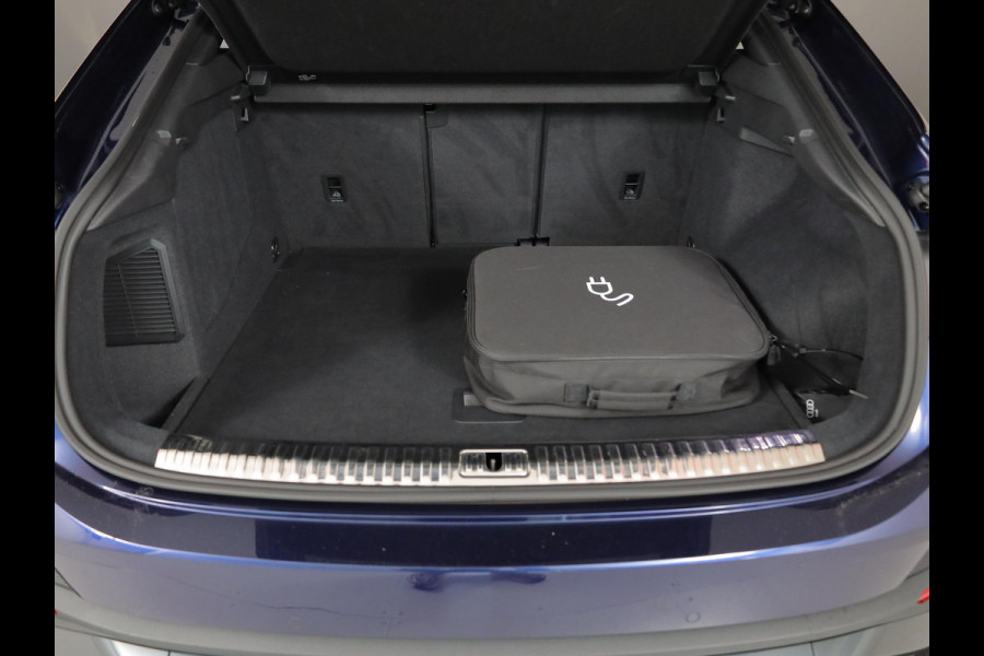 Audi Q3 Sportback 45 TFSI e S Edition 245 pk S-tronic | Navigatie | Panoramadak | Parkeersensoren | Achteruitrijcamera | Adaptieve cruise control | Lichtmetalen velgen 20" |