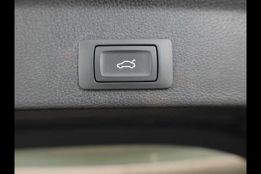 Audi Q3 Sportback 45 TFSI e S Edition 245 pk S-tronic | Navigatie | Panoramadak | Parkeersensoren | Achteruitrijcamera | Adaptieve cruise control | Lichtmetalen velgen 20" |