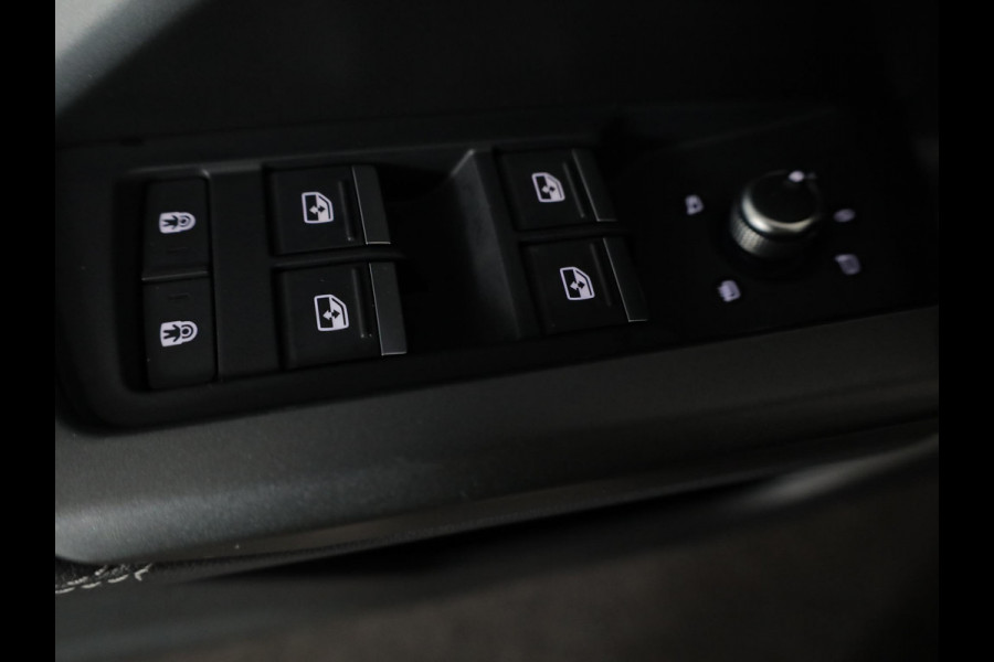 Audi Q3 Sportback 45 TFSI e S Edition 245 pk S-tronic | Navigatie | Panoramadak | Parkeersensoren | Achteruitrijcamera | Adaptieve cruise control | Lichtmetalen velgen 20" |