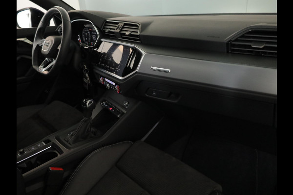 Audi Q3 Sportback 45 TFSI e S Edition 245 pk S-tronic | Navigatie | Panoramadak | Parkeersensoren | Achteruitrijcamera | Adaptieve cruise control | Lichtmetalen velgen 20" |