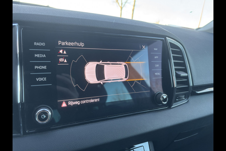 Škoda Karoq 1.5 TSI ACT Business | Stuurverwarming | Apple Carplay | Parkeer Sensoren | Cruise