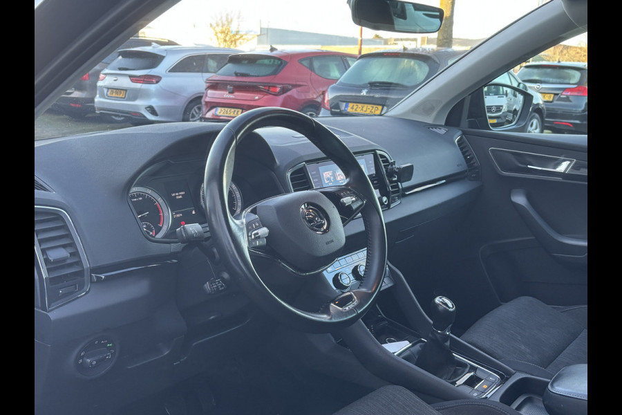 Škoda Karoq 1.5 TSI ACT Business | Stuurverwarming | Apple Carplay | Parkeer Sensoren | Cruise