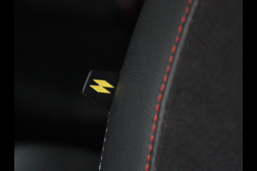 Renault Arkana 1.6 E-Tech Hybrid 145 R.S. Line | Leder/Alcantara | Stoelverwarming | Trekhaak | Adaptive cruise | Camera | Carplay | Keyless | Park Assist | Full LED | Navigatie