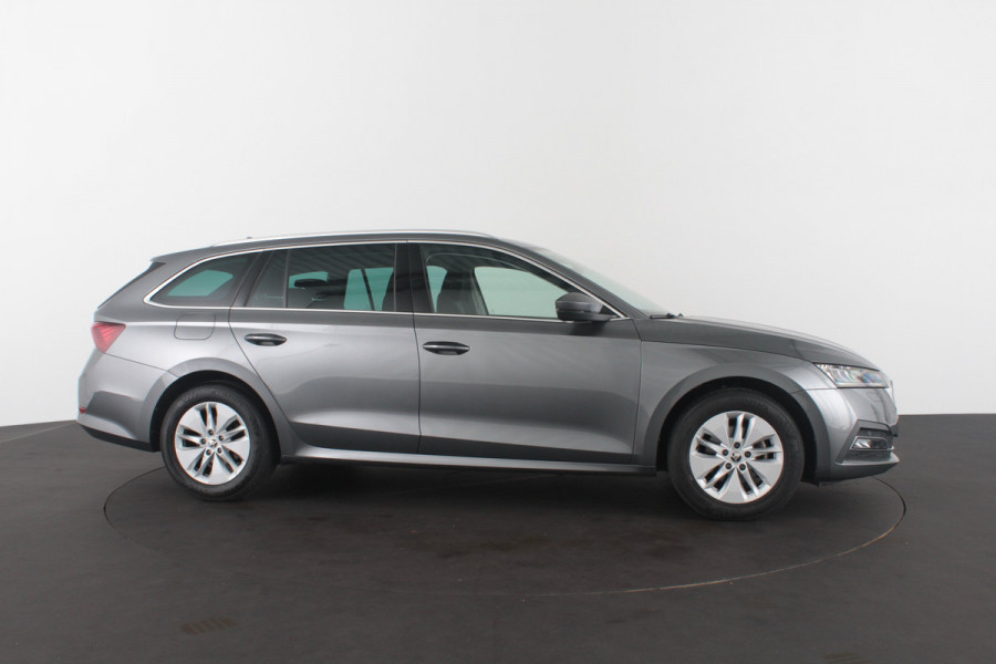 Škoda Octavia Combi 1.0 TSI Ambition > Camera/Trekhaak/Sfeerverlichting/Stoelverwarming..