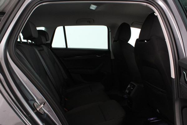 Škoda Octavia Combi 1.0 TSI Ambition > Camera/Trekhaak/Sfeerverlichting/Stoelverwarming..