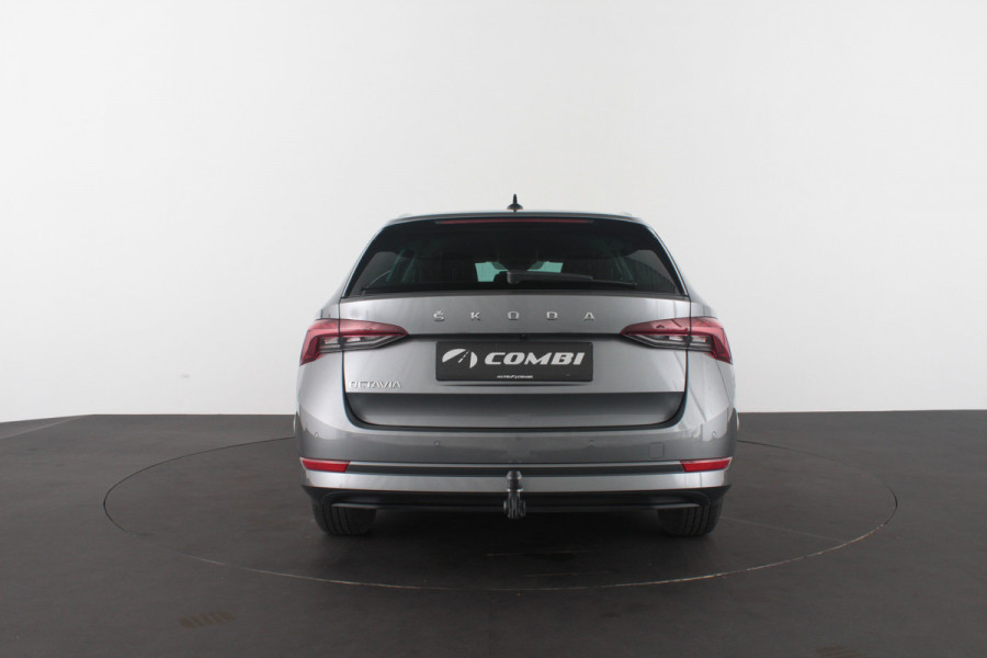 Škoda Octavia Combi 1.0 TSI Ambition > Camera/Trekhaak/Sfeerverlichting/Stoelverwarming..