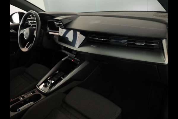 Audi A3 Limousine 30 TFSI Business edition 110 pk S-tronic | Navigatie | Parkeersensoren achter | LED koplampen | Apple Carplay/Android Auto |