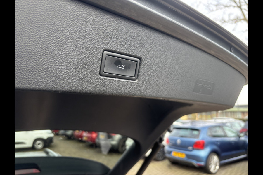 Volkswagen T-Roc 1.5 TSI Sport 2x R-Line | Parkeer Camera | Adaptieve Cruise | Navi