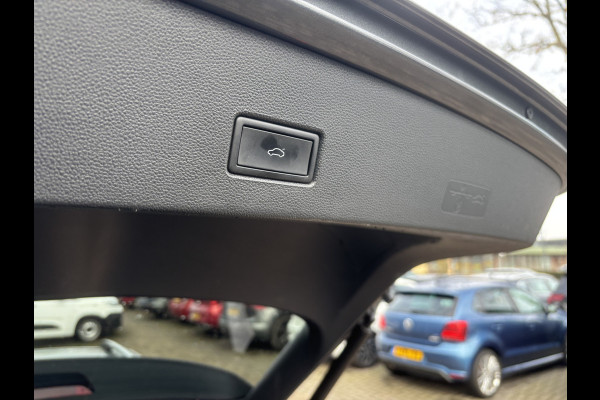 Volkswagen T-Roc 1.5 TSI Sport 2x R-Line | Parkeer Camera | Adaptieve Cruise | Navi