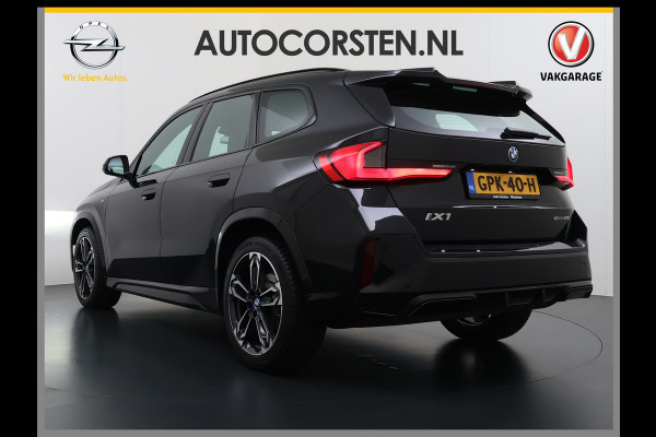 BMW iX1 eDrive20 67kWh M-Sport-Pro Leder/Alcantara Premium 19" LED Connected-Pro Warmtepomp Camera Navi Ecc Pdc 100% SOH Apple Carplay A Standverwarming/koeling Zwarte-Hemel Drive-Assist Elek.Achterklep Lmv Led Isofix DAB Keyless Wifi 1e Eigenaar Origineel Nederlandse Auto Zeer compleet!