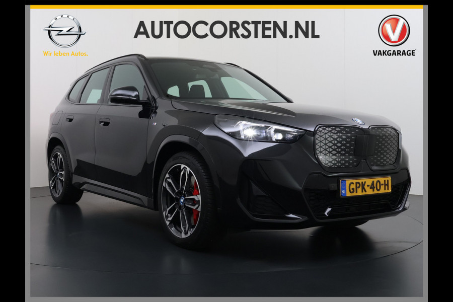 BMW iX1 eDrive20 67kWh M-Sport-Pro Leder/Alcantara Premium 19" LED Connected-Pro Warmtepomp Camera Navi Ecc Pdc 100% SOH Apple Carplay A Standverwarming/koeling Zwarte-Hemel Drive-Assist Elek.Achterklep Lmv Led Isofix DAB Keyless Wifi 1e Eigenaar Origineel Nederlandse Auto Zeer compleet!
