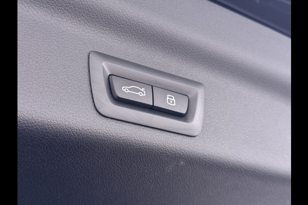 BMW iX1 eDrive20 67kWh M-Sport-Pro Leder/Alcantara Premium 19" LED Connected-Pro Warmtepomp Camera Navi Ecc Pdc 100% SOH Apple Carplay A Standverwarming/koeling Zwarte-Hemel Drive-Assist Elek.Achterklep Lmv Led Isofix DAB Keyless Wifi 1e Eigenaar Origineel Nederlandse Auto Zeer compleet!