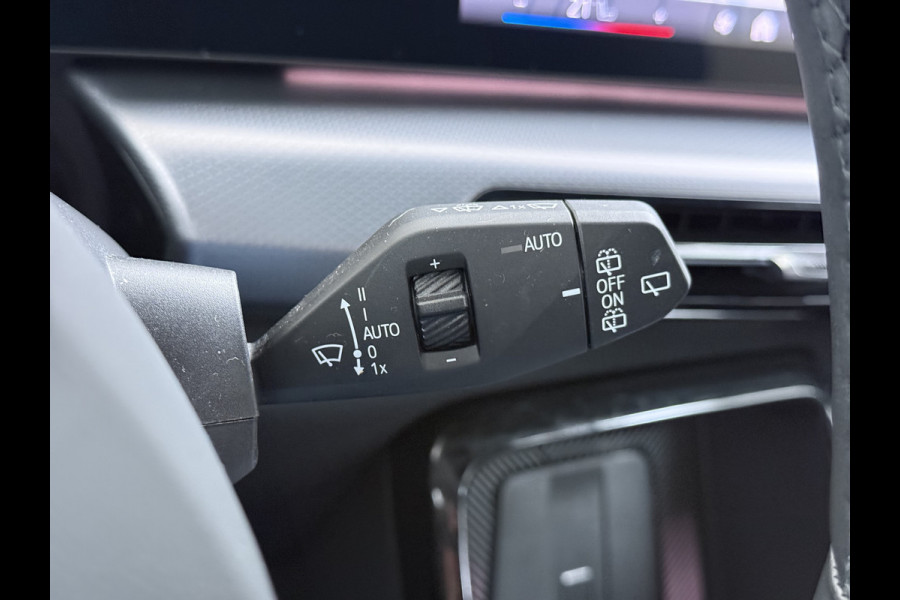 BMW iX1 eDrive20 67kWh M-Sport-Pro Leder/Alcantara Premium 19" LED Connected-Pro Warmtepomp Camera Navi Ecc Pdc 100% SOH Apple Carplay A Standverwarming/koeling Zwarte-Hemel Drive-Assist Elek.Achterklep Lmv Led Isofix DAB Keyless Wifi 1e Eigenaar Origineel Nederlandse Auto Zeer compleet!