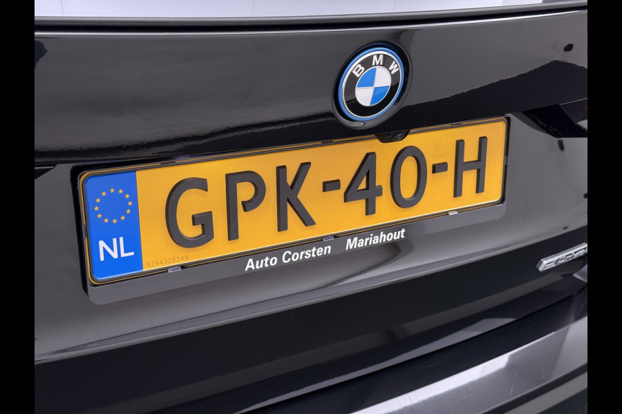 BMW iX1 eDrive20 67kWh M-Sport-Pro Leder/Alcantara Premium 19" LED Connected-Pro Warmtepomp Camera Navi Ecc Pdc 100% SOH Apple Carplay A Standverwarming/koeling Zwarte-Hemel Drive-Assist Elek.Achterklep Lmv Led Isofix DAB Keyless Wifi 1e Eigenaar Origineel Nederlandse Auto Zeer compleet!
