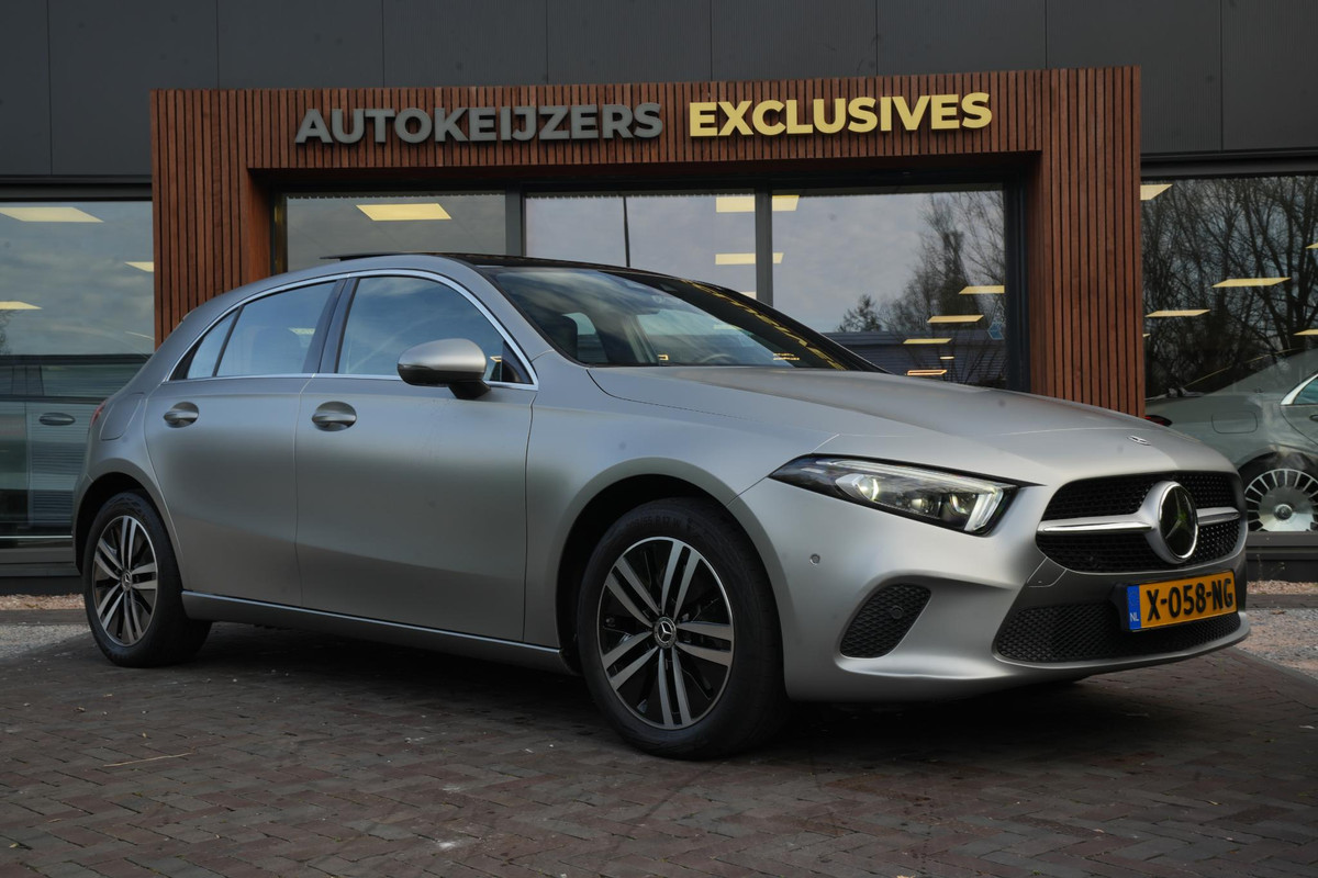 Mercedes-Benz A-Klasse 250 e Premium Plus Panoramadak Widescreen Adaptieve Cruise Leer Stoelverw. Ambient
