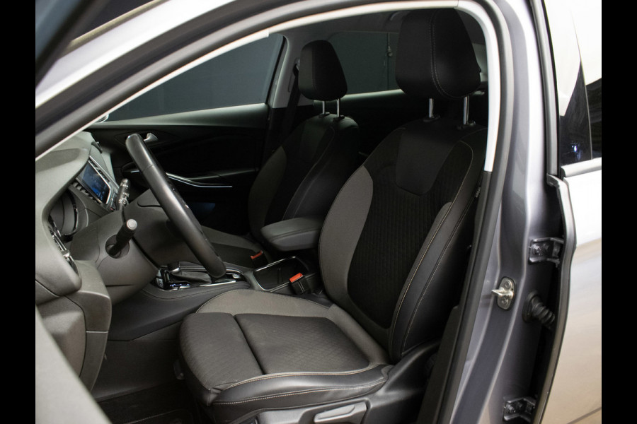 Opel Grandland X 1.2 Turbo Innovation Sport (APPLE CARPLAY,NAVI,CAMERA,CLIMATE,CRUISE,LED,GETINT,TREKHAAK,SPORTSTOELEN,LM VELGEN)