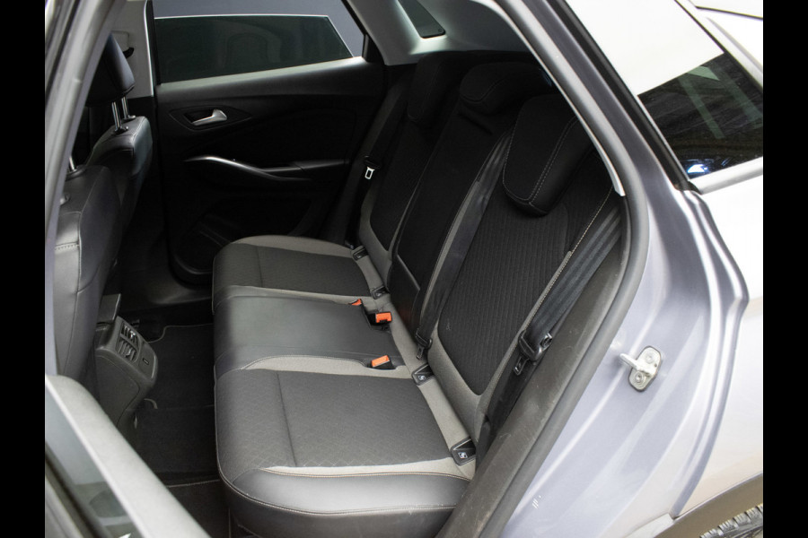 Opel Grandland X 1.2 Turbo Innovation Sport (APPLE CARPLAY,NAVI,CAMERA,CLIMATE,CRUISE,LED,GETINT,TREKHAAK,SPORTSTOELEN,LM VELGEN)