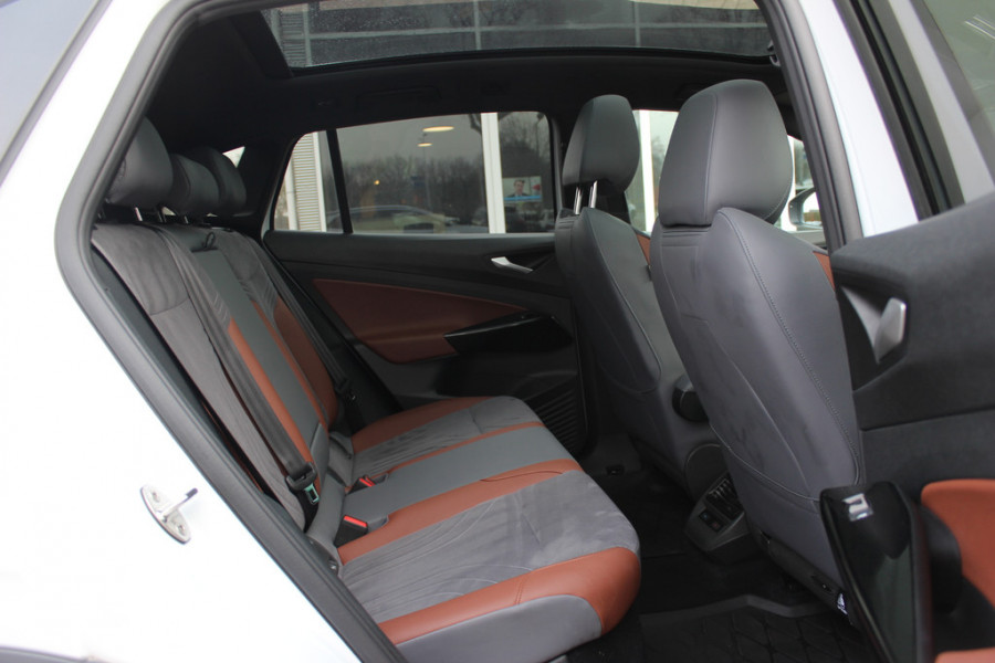 Volkswagen ID.4 Max 77 kWh / Full option! / SoH 92% / Trekhaak / Panoramadak / Camera / Head-up / Keyless / 21'' / ACC / Dodehoek / Elektr. stoelen / Massage / Navigatie / Stuurverwarming