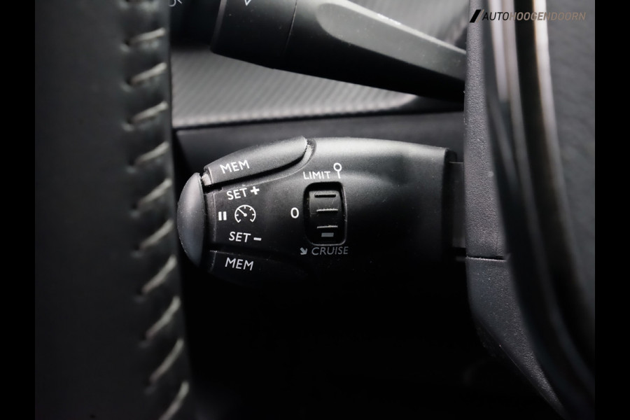 Peugeot 208 1.2 PureTech Active Pack Sport (APPLE CARPLAY,LED,SPORTSTOELEN,CLIMATE,CRUISE,PARKEERSENSOREN,LM-VELGEN,TOPCONDITIE)