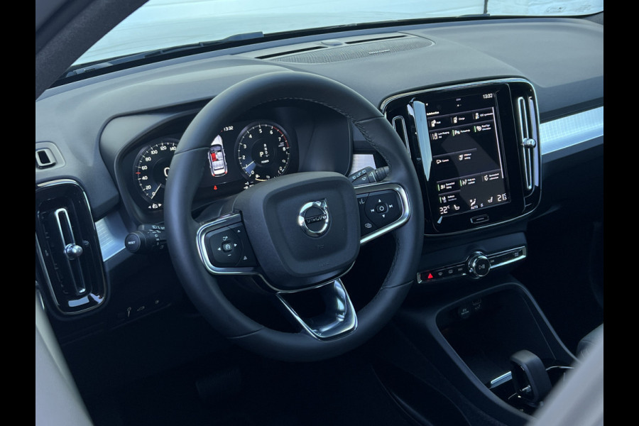 Volvo XC40 1.5 T4 Plug-in hybrid Plus Dark | Trekhaak | Navi | LED | Camera | 18 inch