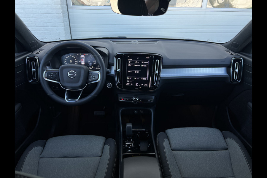 Volvo XC40 1.5 T4 Plug-in hybrid Plus Dark | Trekhaak | Navi | LED | Camera | 18 inch