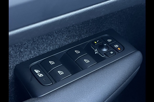 Volvo XC40 1.5 T4 Plug-in hybrid Plus Dark | Trekhaak | Navi | LED | Camera | 18 inch