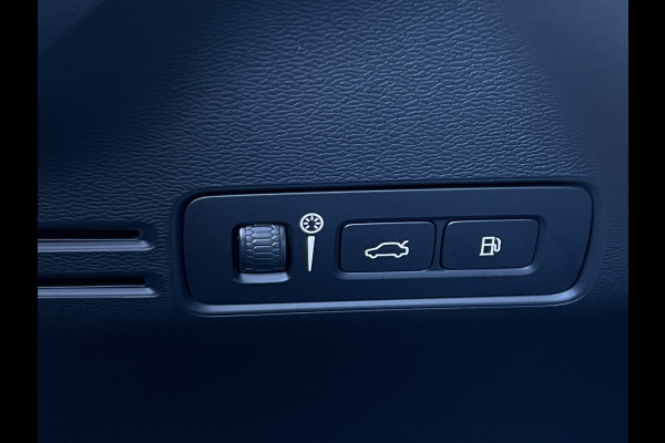 Volvo XC40 1.5 T4 Plug-in hybrid Plus Dark | Trekhaak | Navi | LED | Camera | 18 inch