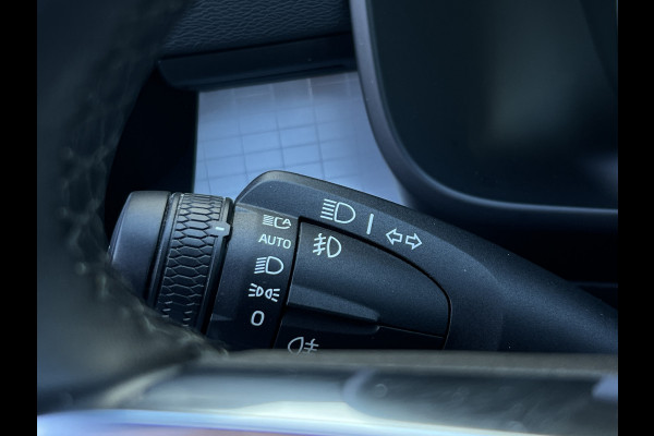 Volvo XC40 1.5 T4 Plug-in hybrid Plus Dark | Trekhaak | Navi | LED | Camera | 18 inch