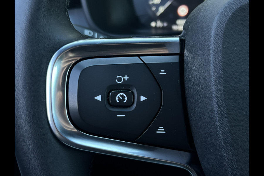 Volvo XC40 1.5 T4 Plug-in hybrid Plus Dark | Trekhaak | Navi | LED | Camera | 18 inch