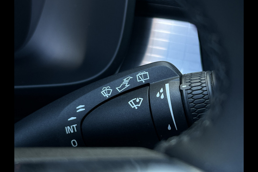 Volvo XC40 1.5 T4 Plug-in hybrid Plus Dark | Trekhaak | Navi | LED | Camera | 18 inch