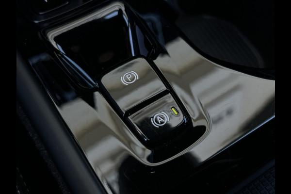 Volvo XC40 1.5 T4 Plug-in hybrid Plus Dark | Trekhaak | Navi | LED | Camera | 18 inch