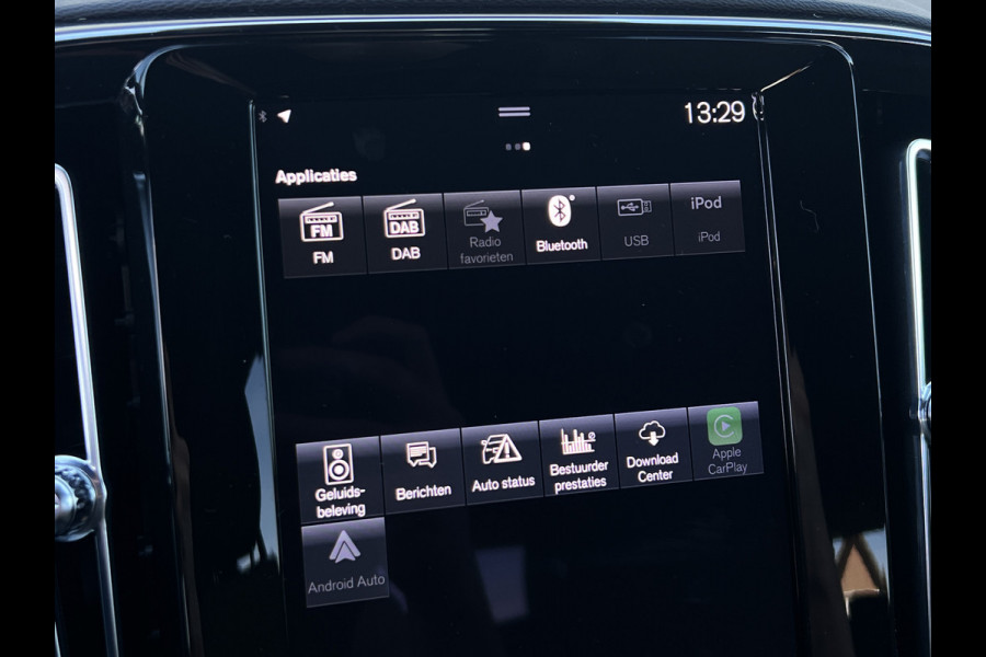 Volvo XC40 1.5 T4 Plug-in hybrid Plus Dark | Trekhaak | Navi | LED | Camera | 18 inch